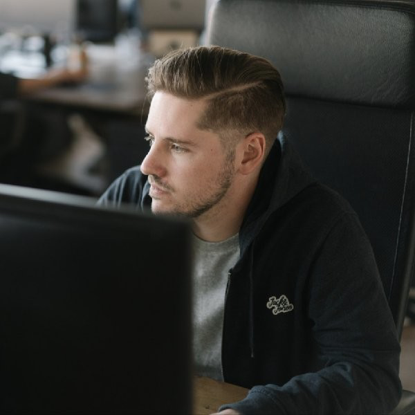 Julien Giombetti rejoint Explose en tant qu’UX/UI Designer